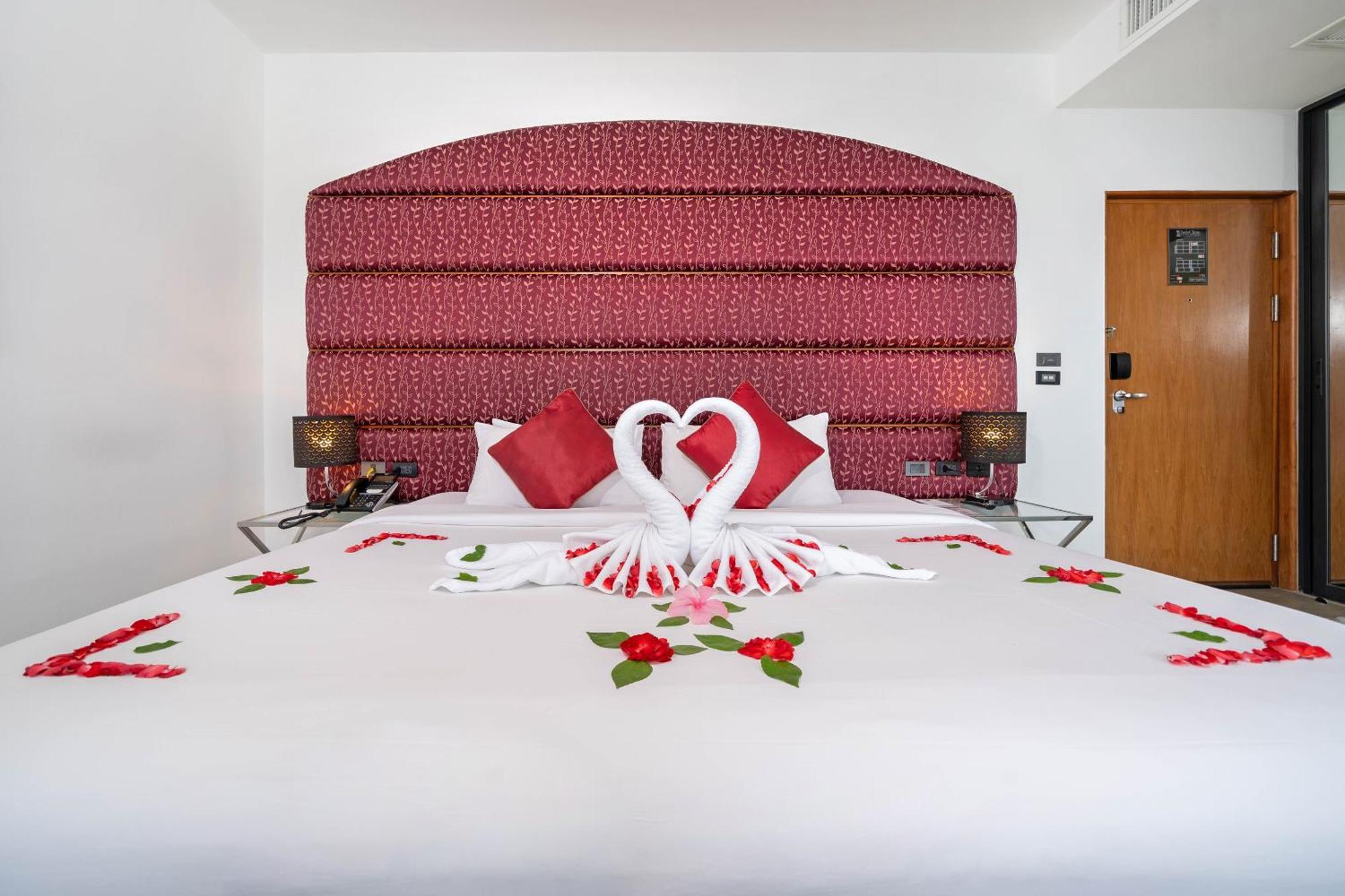 Indochine Resort&Villas - SHA Extra Plus Patong Exterior foto Honeymoon Suite