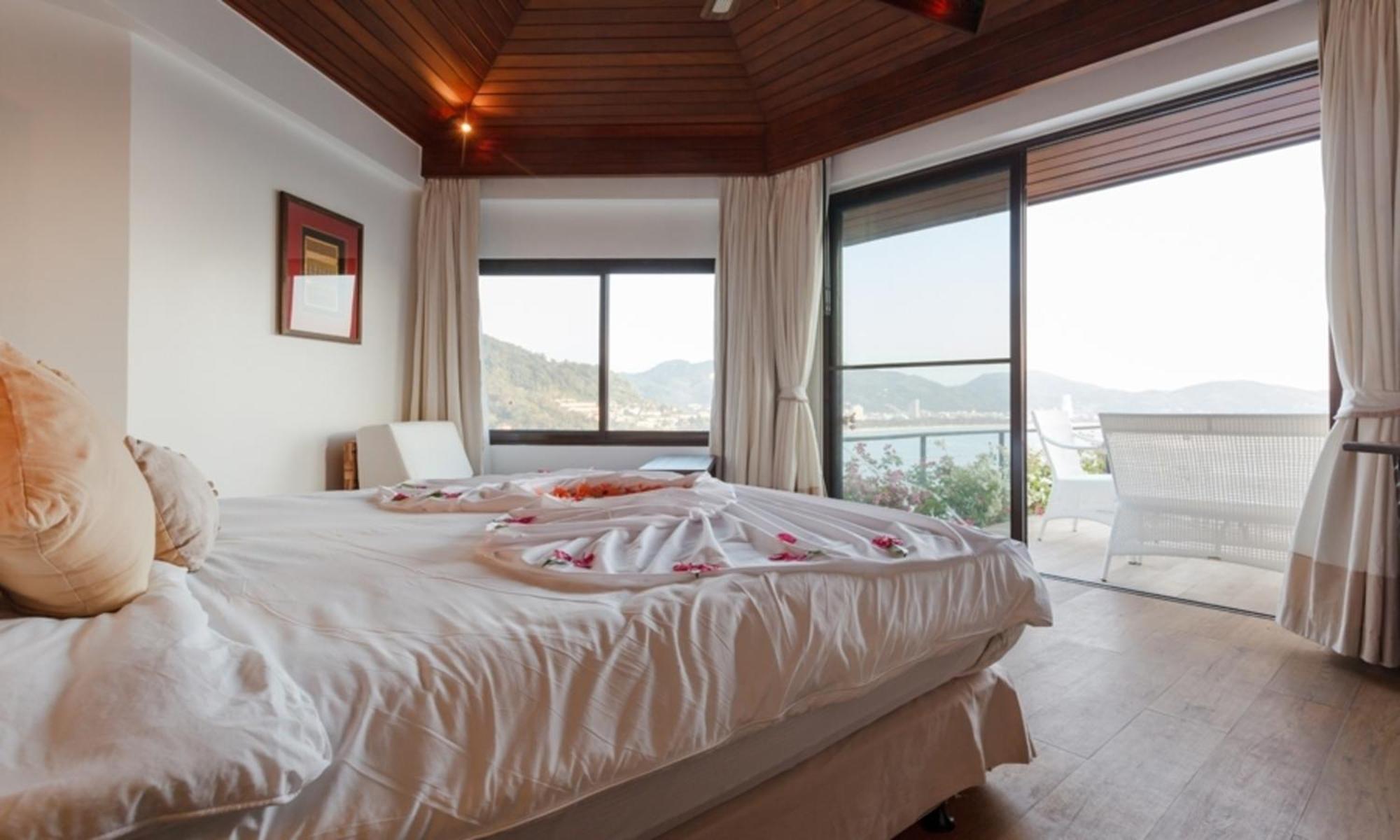 Indochine Resort&Villas - SHA Extra Plus Patong Exterior foto A bedroom at the resort